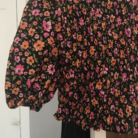 New Puff Sleeve Floral Blouse 💐 - Picture 2 of 11